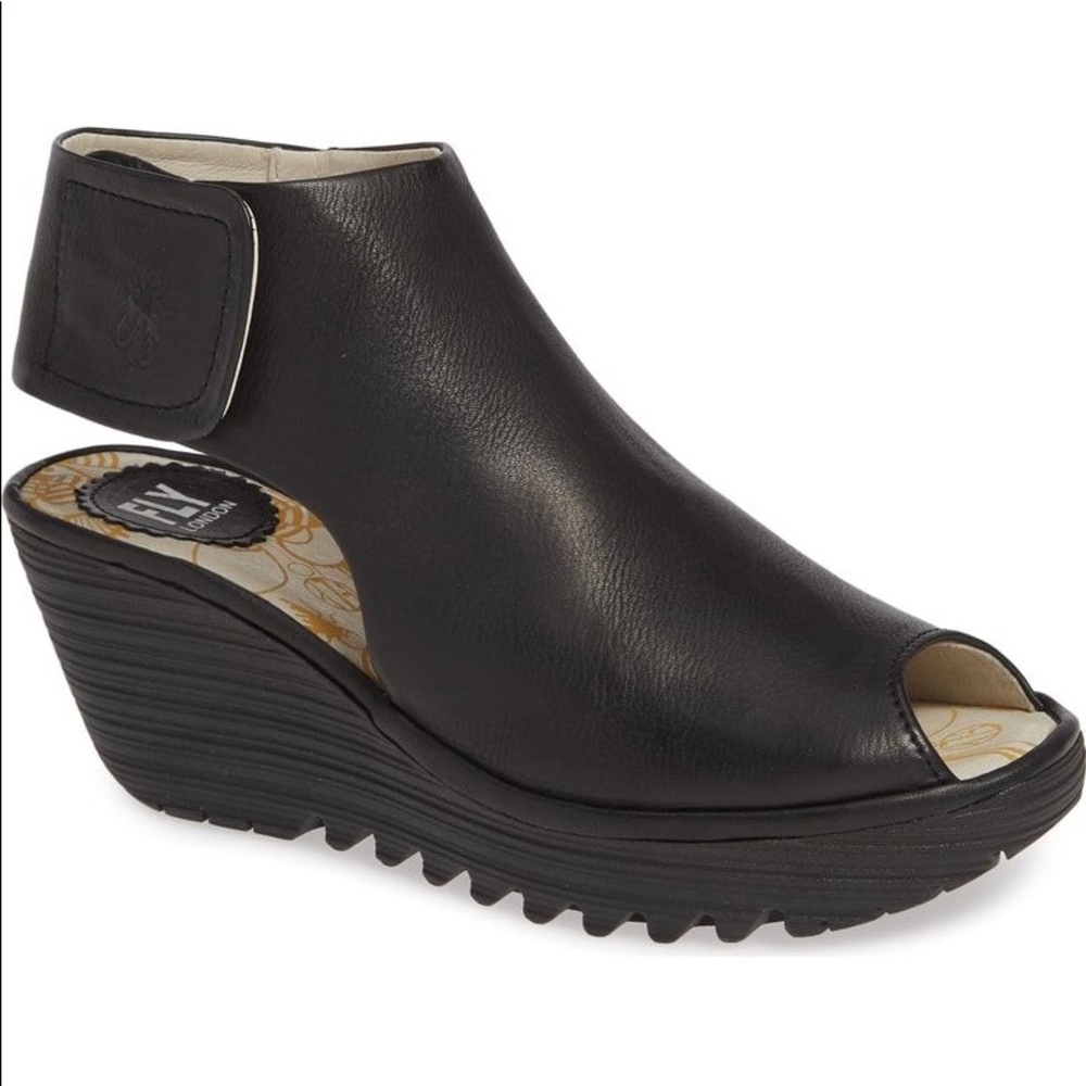 Fly London Yone 642 Black Sandal Wedge perforated smooth Size 38 7.5 - 8